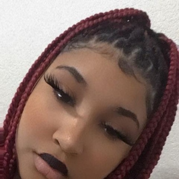 Meet your Posher, Brooke - Picture 1 of 1